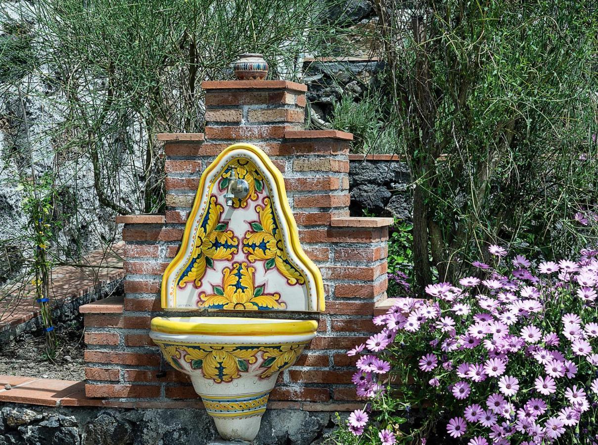 Fontana Del Cherubino Santa Maria di Licodia Exteriör bild